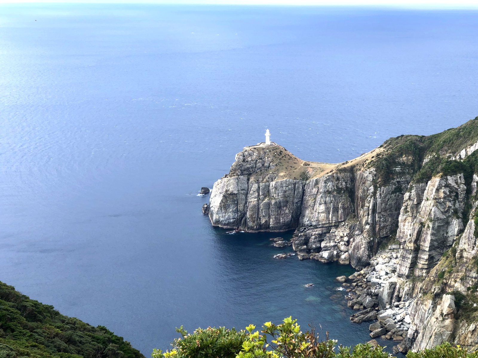 五島の断崖と灯台